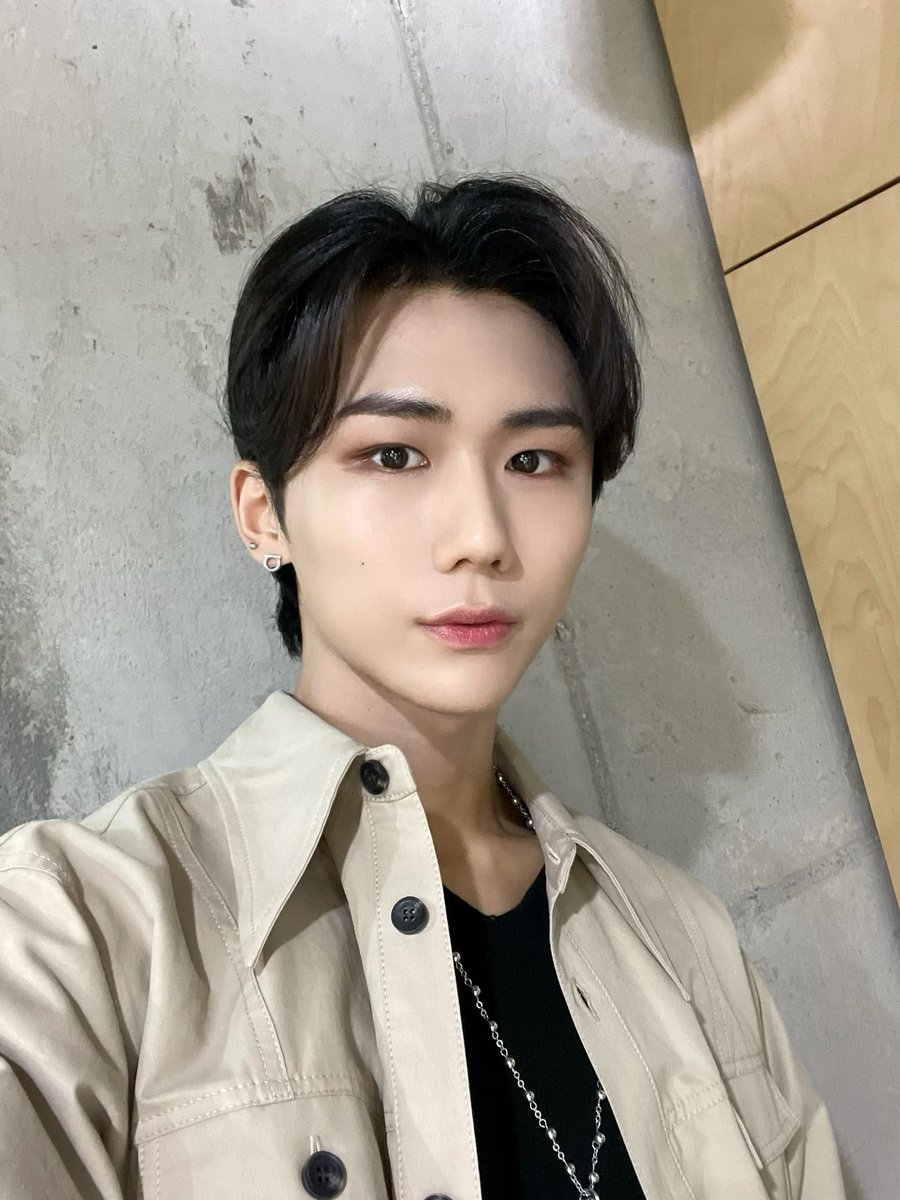 dkz_dy's tweet photo. #JONGHYEONG
즐거운 공연이었다 🤓❤️💙 https://t.co/kBu6mHh4Kw