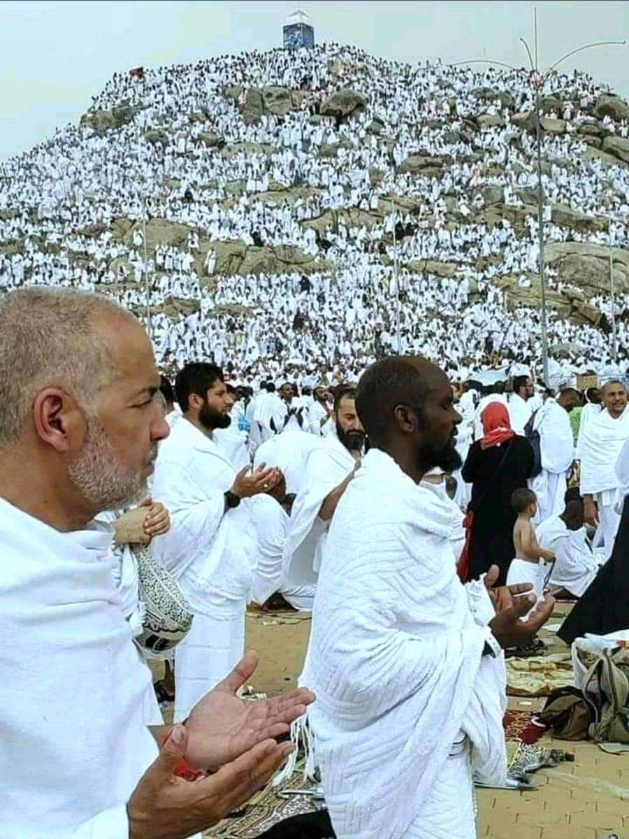 Muhammadjanbug5's tweet image. اللہ پاک تمام مسلمانوں کو حج کی حاضری نصیب فرمائے