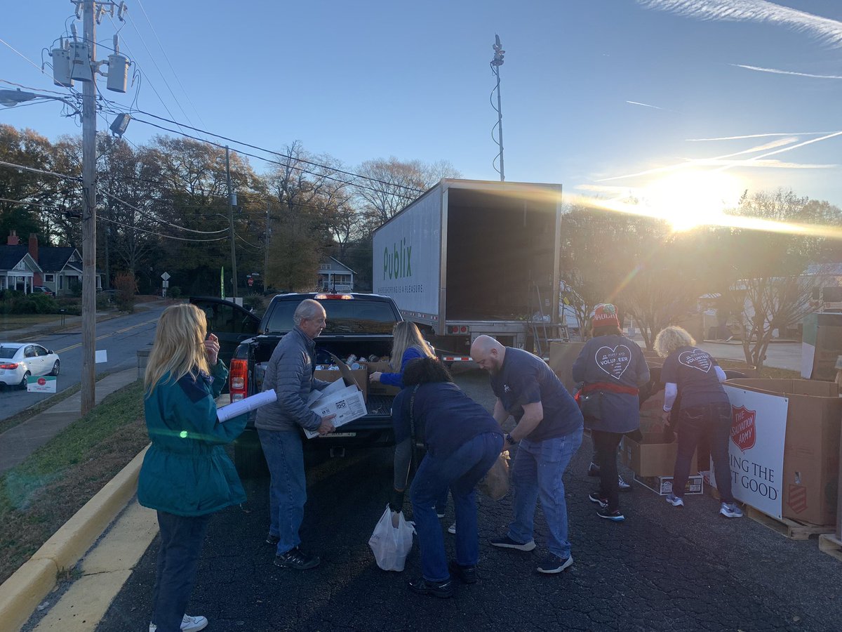 CCMPrincipal's tweet image. So proud of our Warriors! The 11Alive Can-A-Thon was a success! I just dropped one of several truck loads of cans! #warriorCommunityService #WarriorPTSA @11AliveNews @CampCreekMiddle @leahmackeypink