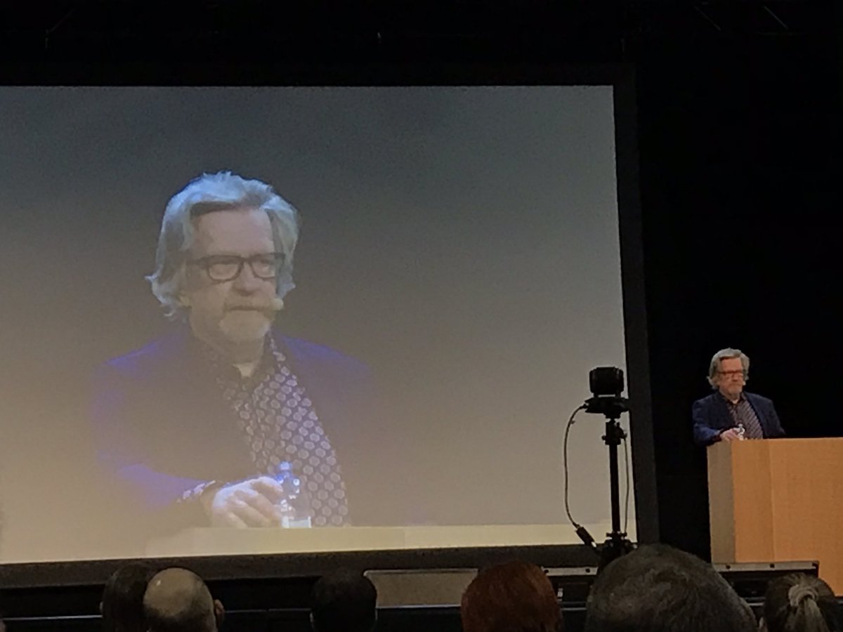 TeemuLeh's tweet image. Kari Enqvist #ITK2021 -messuilla:
Tiede ei ole sama asia kuin totuus.
Tiede on metodi, jolla etsitään tietoa ja totuutta.