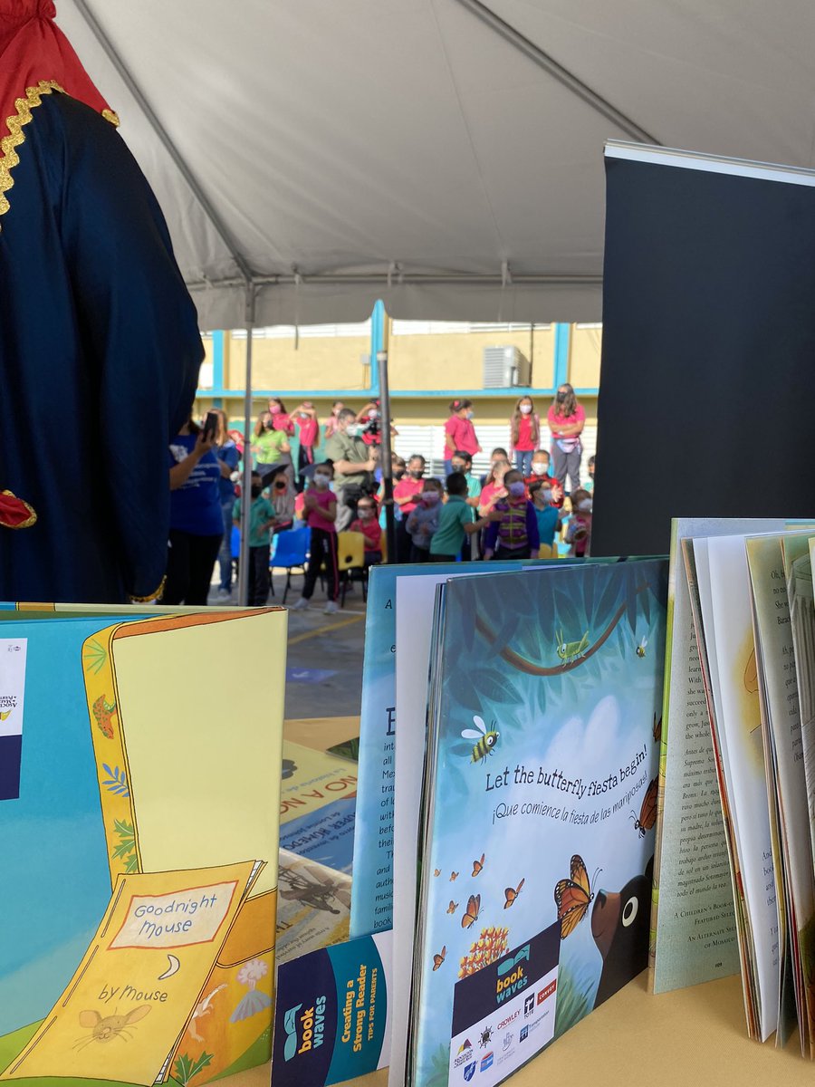AFTunion's tweet photo. Elementary and Middle School students are enjoying the live music! #BookWaves @FirstBook @Trans_Inst https://t.co/qLS7pg1pdu