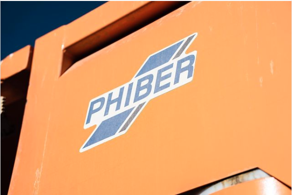 PhiBerAG's tweet photo. From @KF1899 "Take a look at the new “Dash” from Phiber. Based out of Manitoba, Phiber’s product seen here allows our operators to fill our machines 3 to 4 minutes faster than before. It’s helped greatly increase efficiency with our operations..." #phiberdash #dash2series https://t.co/afnDErWiWZ