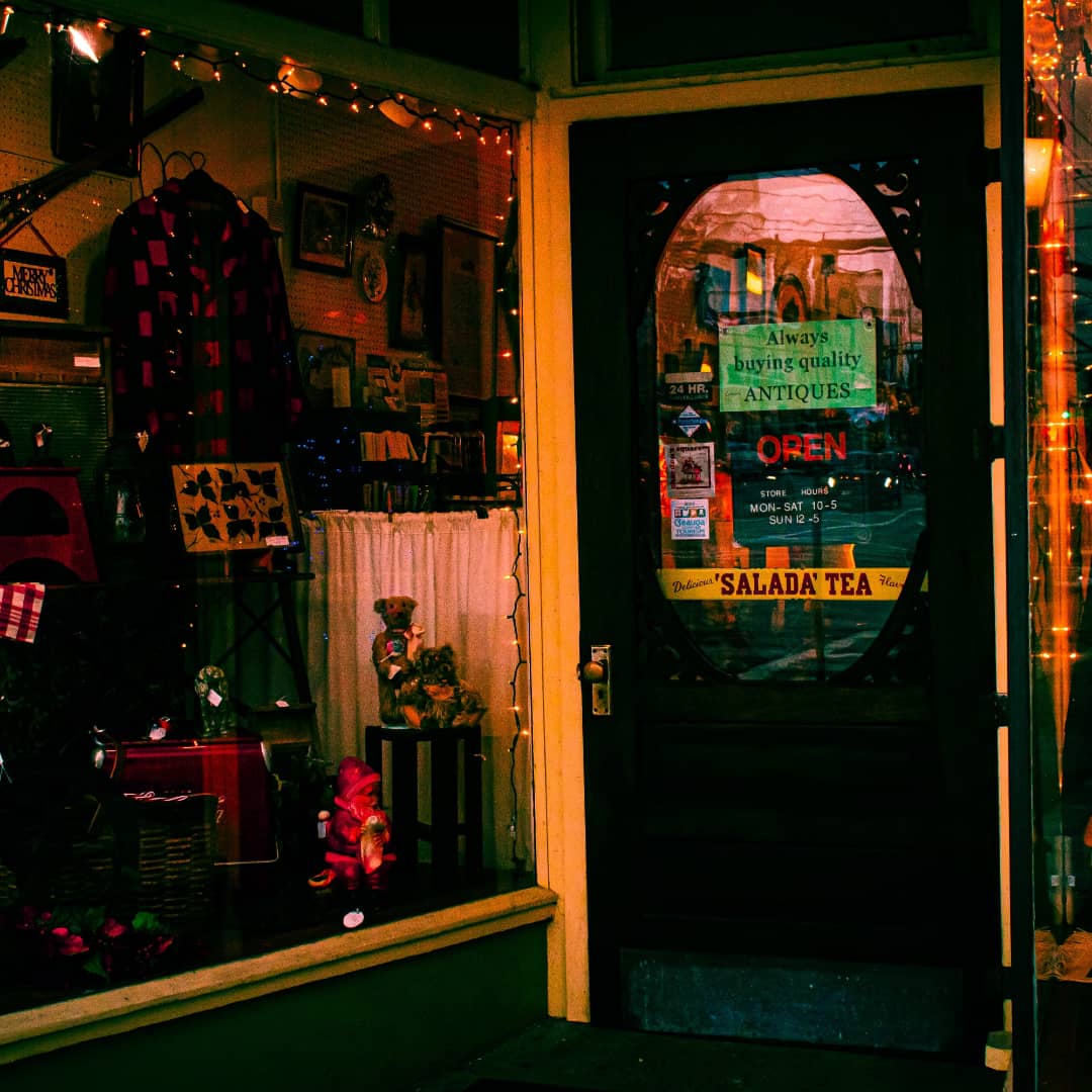 RebelStudios6's tweet photo. Gm everybody. I'm starting your morning with even more #Random shots. Loving the colors I get with #lightroom.
#canonphotography #cameradude #shutteraddict #keepgoing #tryinghard #illgetthis #photography #streetphotography https://t.co/M36eXkY773