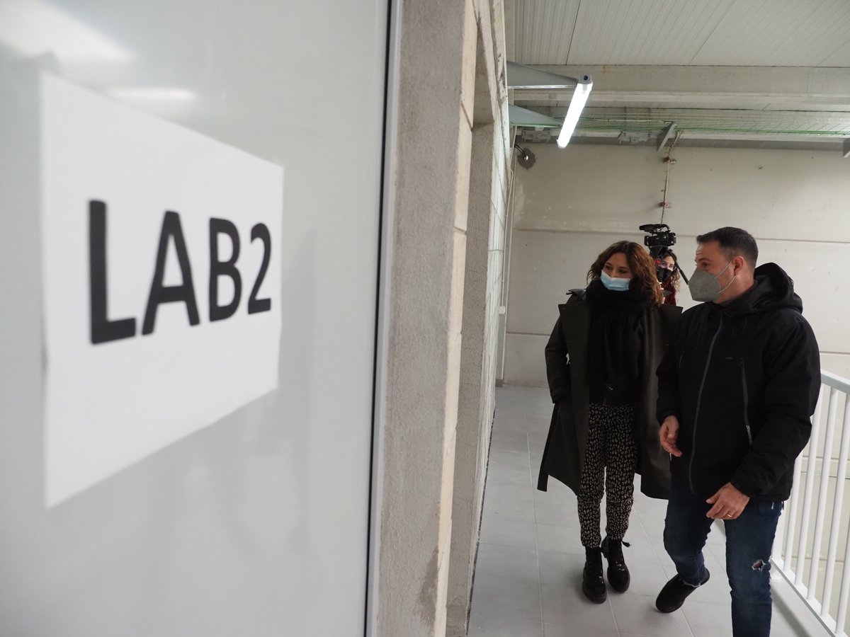 LauraVilagra's tweet photo. A Móra la Nova visitem l’Espai #CoEbreLab5G, primera xarxa #5G de Catalunya en l’àmbit rural. Reduïm l’escletxa digital, fomentem la innovació i dinamització econòmica i convertim la tecnologia en un antídot al despoblament, perquè tothom pugui viure i treballar allà on vulgui. https://t.co/JVgnA2SJJq