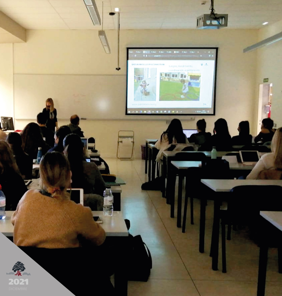 A través de la Cátedra de Innovación, Aoife Mc Gale, profesora de Hormigas/Ants y Coordinadora de la Etapa de Infantil, ha estado con los alumnos del Grado de Educación para explicarles el funcionamiento del aula de 2 años en el Colegio.