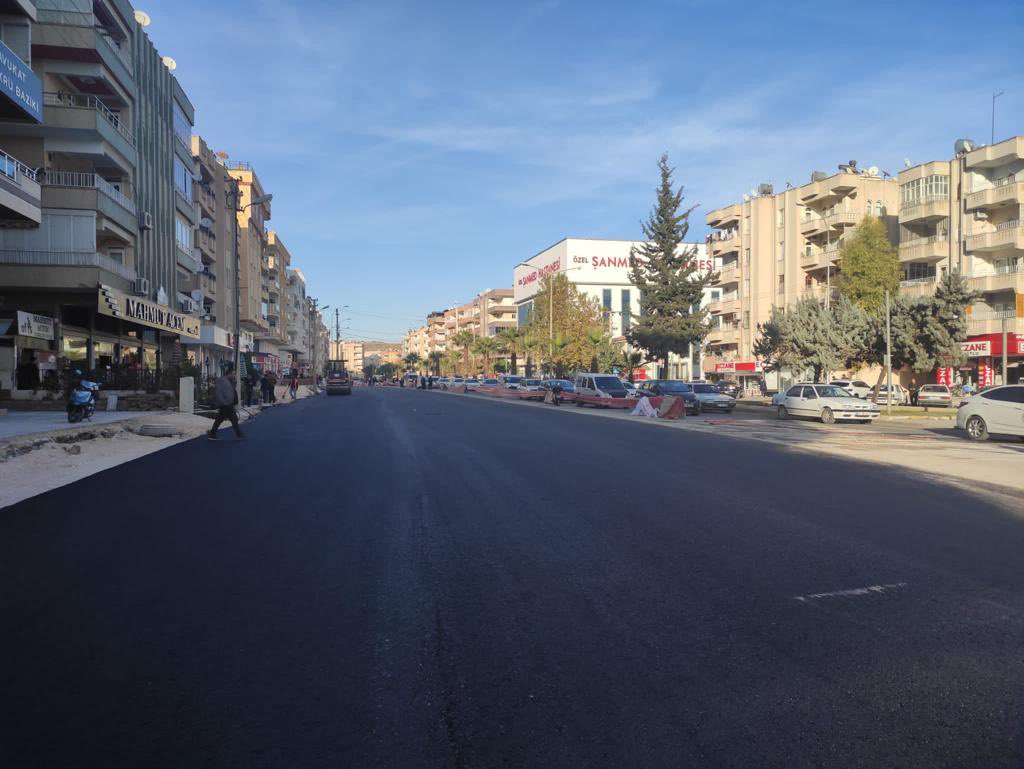 Haliliye İlçesi Ulubatlı Mahallesi Yunus Emre Caddesi Asfalt serim çalışması tamamlandı..Hayırlı olsun

<a href="/zabeyazgul/">Zeynel Abidin BEYAZGÜL</a>