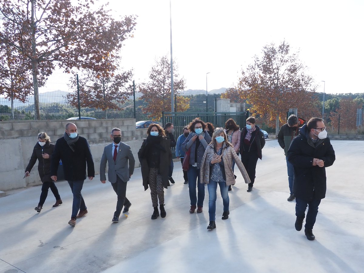 LauraVilagra's tweet photo. A Móra la Nova visitem l’Espai #CoEbreLab5G, primera xarxa #5G de Catalunya en l’àmbit rural. Reduïm l’escletxa digital, fomentem la innovació i dinamització econòmica i convertim la tecnologia en un antídot al despoblament, perquè tothom pugui viure i treballar allà on vulgui. https://t.co/JVgnA2SJJq