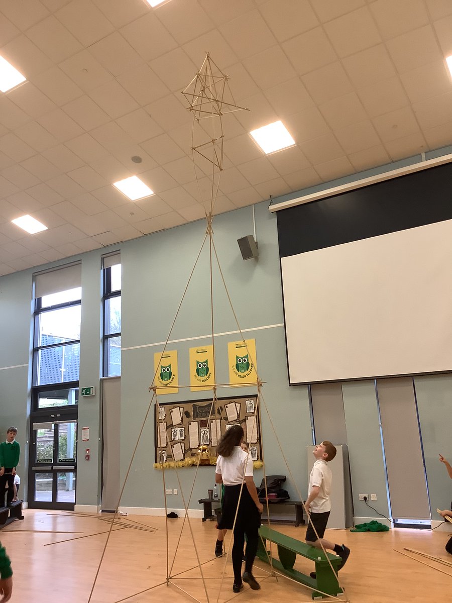 5GJ have had a brilliant morning taking part in a very exciting Architecture workshop linked to our core text, The Boy in the Tower. The children were challenged to build the tallest tower that they could out of just dowel rods and elastic bands. What amazing structures!