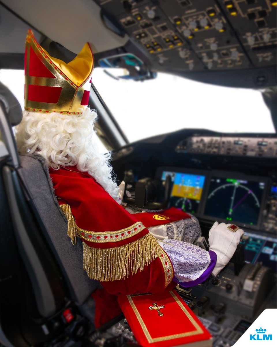 KLM's tweet photo. Pakjesvlucht 12, cleared for take-off! 🎁 #Sinterklaas #KLM https://t.co/MCEGveurS4