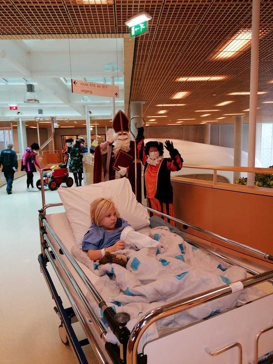 Hier krijg ik vochtige ogen van. Giel voor operatie in het <a href="/radboudumc/">Radboudumc</a> balen dat ie Sinterklaas mist en dan dit.... #heelergbedankt