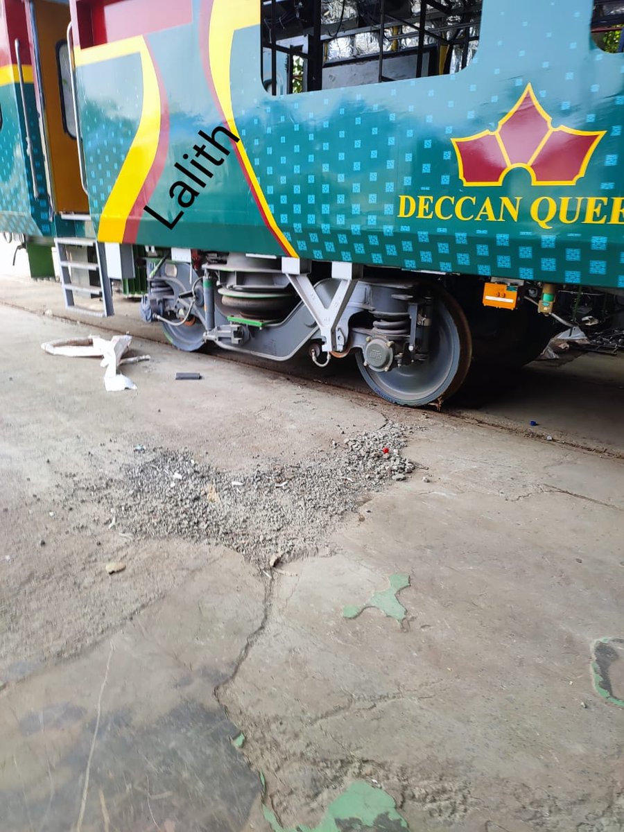 avijay1610's tweet photo. Our Heartfelt Sarcastic Thanks to @RailMinIndia @AshwiniBhide @PiyushGoyal Concerned Rly Board Official and @Central_Railway @GM_CRly for entirely spoiling classic Deccan Queen Train classic color scheme &amp; bringin this Pathetic scheme https://t.co/ySm2QCYbZM