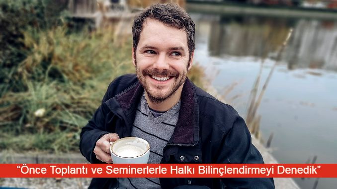 kaparoz's tweet photo. Konya’da bedava baklava vaadiyle topladığı 50 bin kişilik kalabalığa “Açız” diye slogan attırdı
https://t.co/KNDcBxvDgq https://t.co/Ia1u2aAmy6