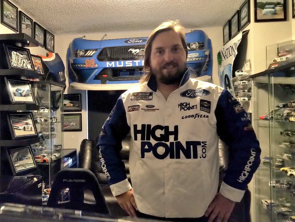 NAUSECAR's tweet photo. @Lionel_Racing Any @ChaseBriscoe_14 prototype would be awesome. #DiecastSanta. https://t.co/yDd1OnHh0J