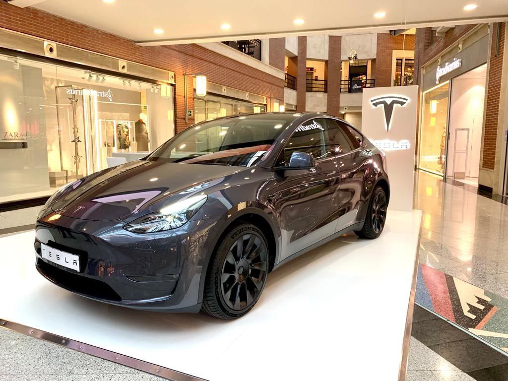 ClubTeslaES's tweet photo. No pierdas la oportunidad y acércate a la nueva #TeslaStore de Bilbao en el Centro Comercial Zubiarte
En horario de lunes a sábado de 10:00 a 20:00
🚗🔋⚡️#Tesla #TeslaPopUp #TeslaModel3 #TeslaModelY https://t.co/OW2GediWRe