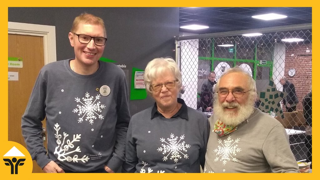 FalconSupport_'s tweet photo. Some of our amazing supporters rocking the Falcon Christmas jumpers!
Thank you so much to everyone who has bought one or donated it in the last few weeks. We really appreciate your support.
To donate click here: https://t.co/ZMu1mA49eF
#FestiveFalcon #ChristmasJumpers https://t.co/Xa90b4qDVI