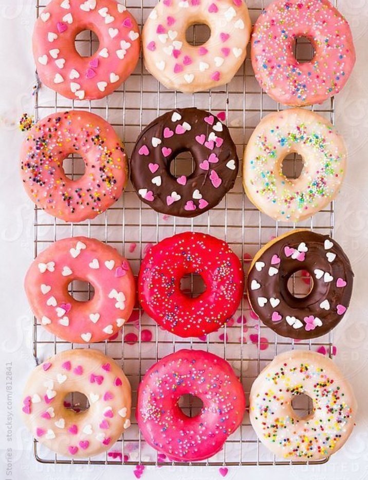 erik91fcb's tweet image. Donuts Muffin ou Macaron ?