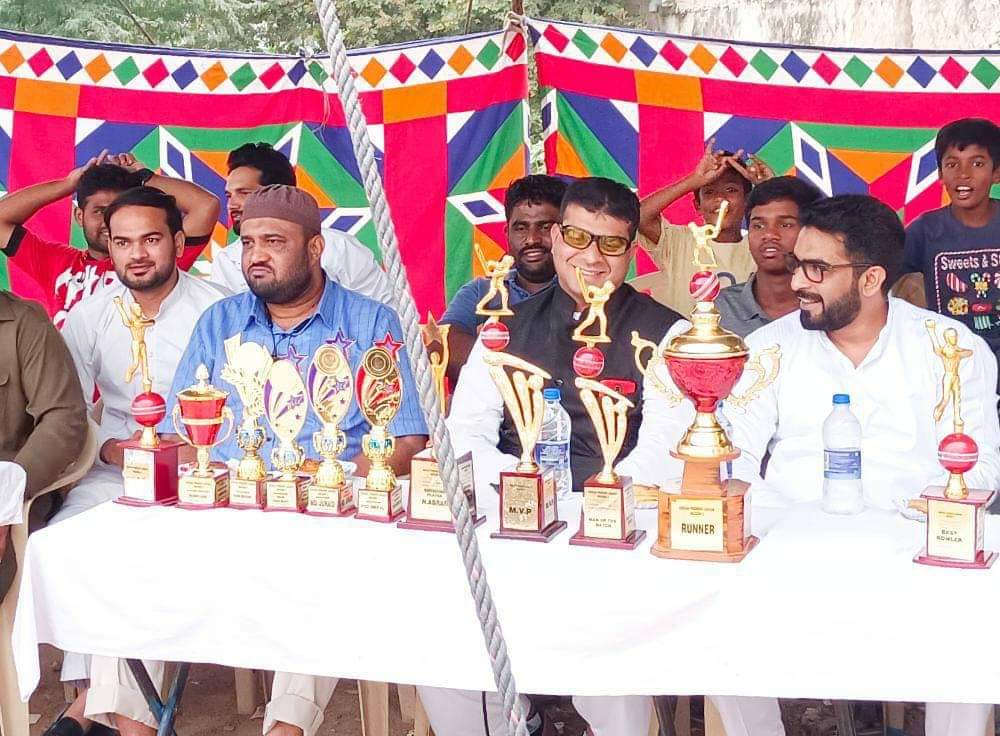 SmTauseef's tweet image. #FirstLancer Eidgah #Premier league season 3 T-20 Knockout #Tournament 2021

#AIMIM Ex Mayor Hyderabad @Md_MajidHussain distributed #Trophy &amp;amp; cash prize to the winning &amp;amp; Runner up team at old Eidgah ground, First Lancer Ahmednagar Division on 03 December 2021 Hyderabad