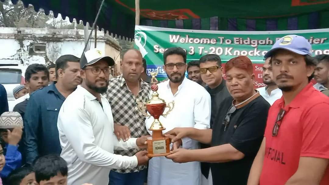 SmTauseef's tweet image. #FirstLancer Eidgah #Premier league season 3 T-20 Knockout #Tournament 2021

#AIMIM Ex Mayor Hyderabad @Md_MajidHussain distributed #Trophy &amp;amp; cash prize to the winning &amp;amp; Runner up team at old Eidgah ground, First Lancer Ahmednagar Division on 03 December 2021 Hyderabad