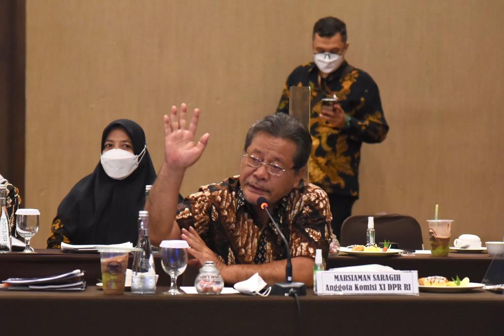 DPR_RI's tweet photo. Tim Kunjungan Kerja Spesifik Komisi XI DPR RI yang dipimpin Ketua Komisi XI DPR RI Dito Ganinduto menggelar pertemuan dengan Bank Indonesia, Otoritas Jasa Keuangan, Himbara (Bank Mandiri, BNI, BRI, dan BTN) di Medan, Provinsi Sumatera Utara, Jumat, 3 Desember 2021.  #KunkerDPR https://t.co/qhpjRqUW89