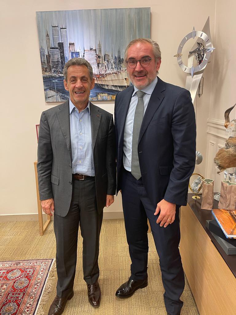 Très honoré d’avoir été invité à déjeuner par <a href="/NicolasSarkozy/">Nicolas Sarkozy</a>, ancien président de la République, dans ce contexte si particulier.
Je lui suis reconnaissant de son amitié et ses conseils.