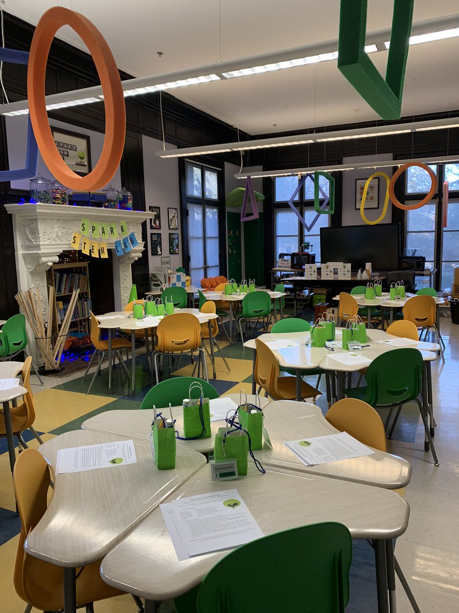 Just check out the #JudgesHospitalitySuite for @APS_SPARK #OneFair! @STEMbieda transformed #StemLab to perfection 💯 Can’t wait to see all the great @APSInstructTech #TechFair projects. Let #SchoolTechFair season begin… Next up @SuttonPrincipal 💪🏻