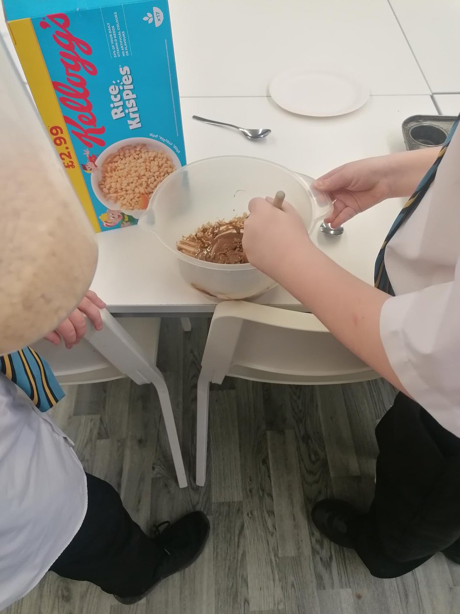 DoonAcad's tweet photo. Today our Twitter elves have been down to the SLCโฆ The BGE have been learning to write instructions over the past few weeks. They wrote instructions for making rice crispy cakes and then followed their instructions to make their own crispy cakes. #ApplyingOurLearning https://t.co/zkVHPx6IgS