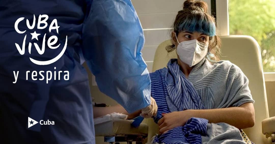 A nuestros médicos, que junto a los científicos han salvado al país, muchas felicidades e infinita gratitud en el #DiaDeLaMedicinaLatinoamericana. Que hoy vuelvan los aplausos por ustedes y por cada vida salvada de la #COVID19. Nuestros héroes llevan batas blancas. #CubaVive