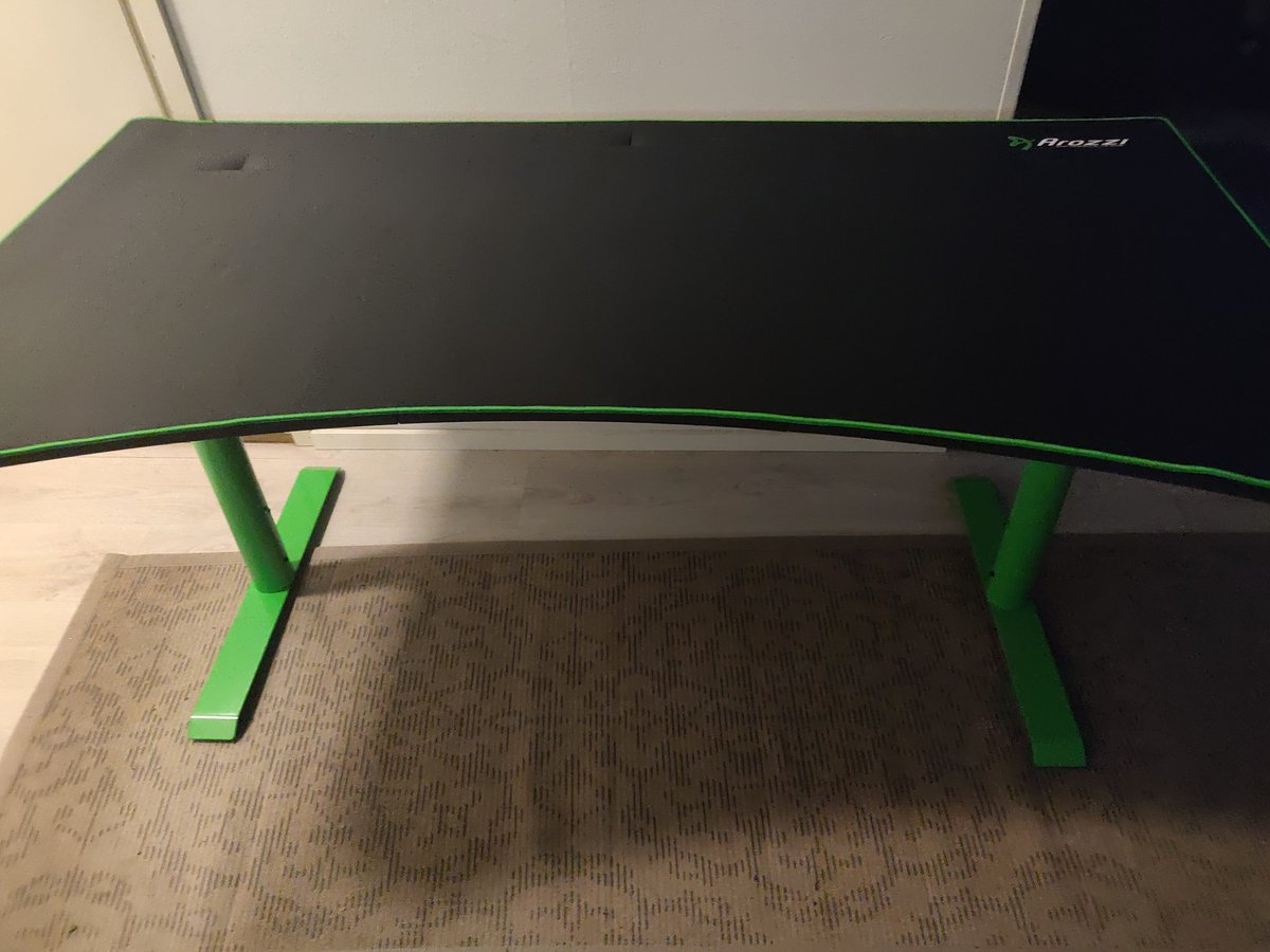 Gawinwastaken's tweet image. Kiitokset @Gigantti! Aikainen joululahja toimitettu suoraan #ITK2021 :sta nuorelle miehelle ensiasuntoon ensimmäiseksi omaksi peli-/työpöydäksi! #HyvääJoulua