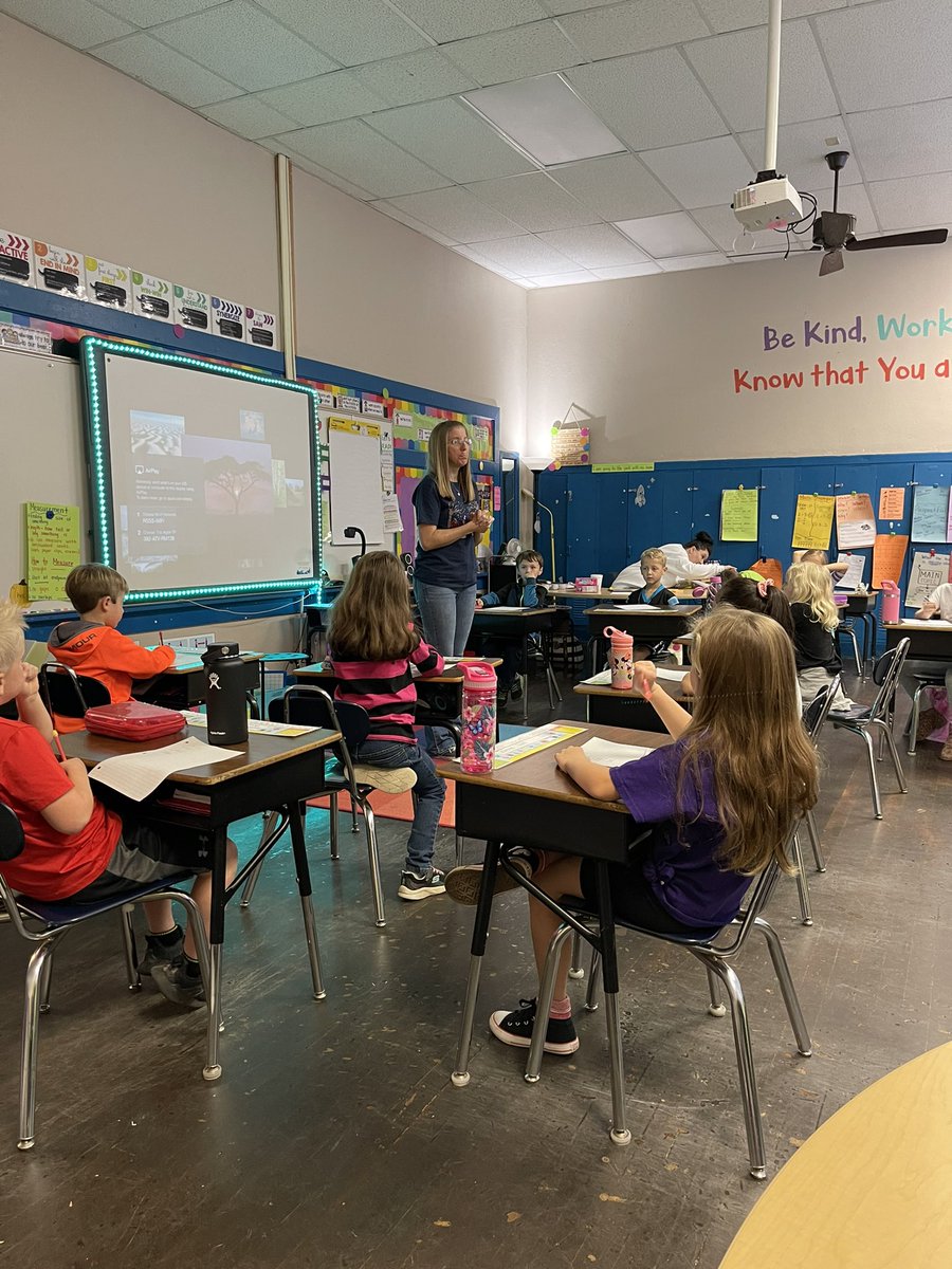 How do you know strong phonics instruction is taking place? When students use the strategies to pound and tap out their spelling words. Miss Glenn Rocks her Role at Rockwell!@RES_RSSS <a href="/JenniferWarden5/">Jennifer Warden</a> @RES_halexander @adglenn1