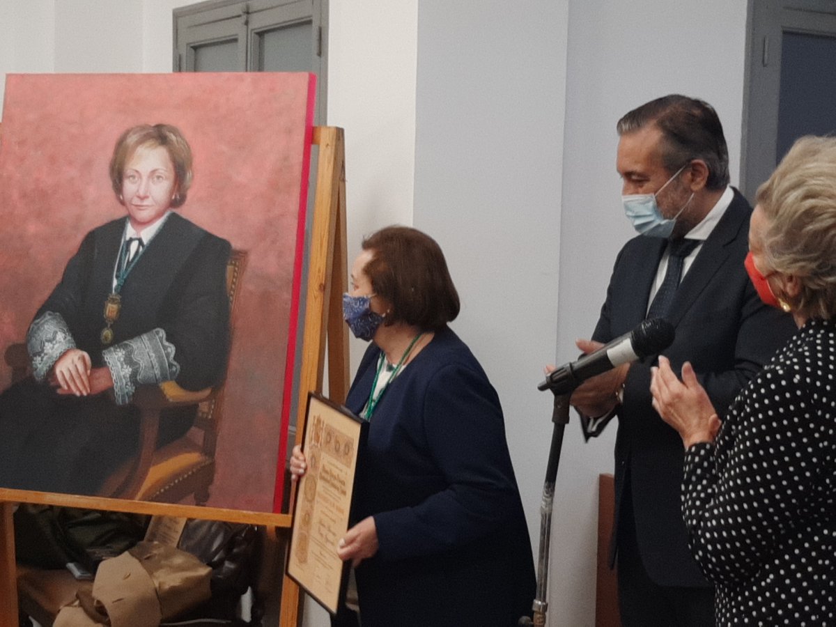 GSocialesMadrid's tweet photo. Acto de nombramiento de Mª Antonia Cruz Izquierdo, como Presidenta de Honor del Colegio de Graduados Sociales de Madrid. 

Enrique López López, Consejero de Presidencia, Justicia e Interior de la @ComunidadMadrid ha sido quien ha otorgado esta distinción. https://t.co/jcZWJfJv17