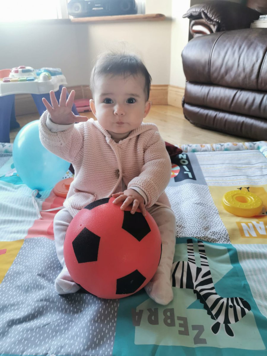 TheRegularDad_'s tweet photo. Erin is wishing ye all a #HappyFriday! 🥰👋

#Wave #HighFive #FridayFeeling #dadlife #daddysgirl #dadblog https://t.co/I4WWQDsEAn