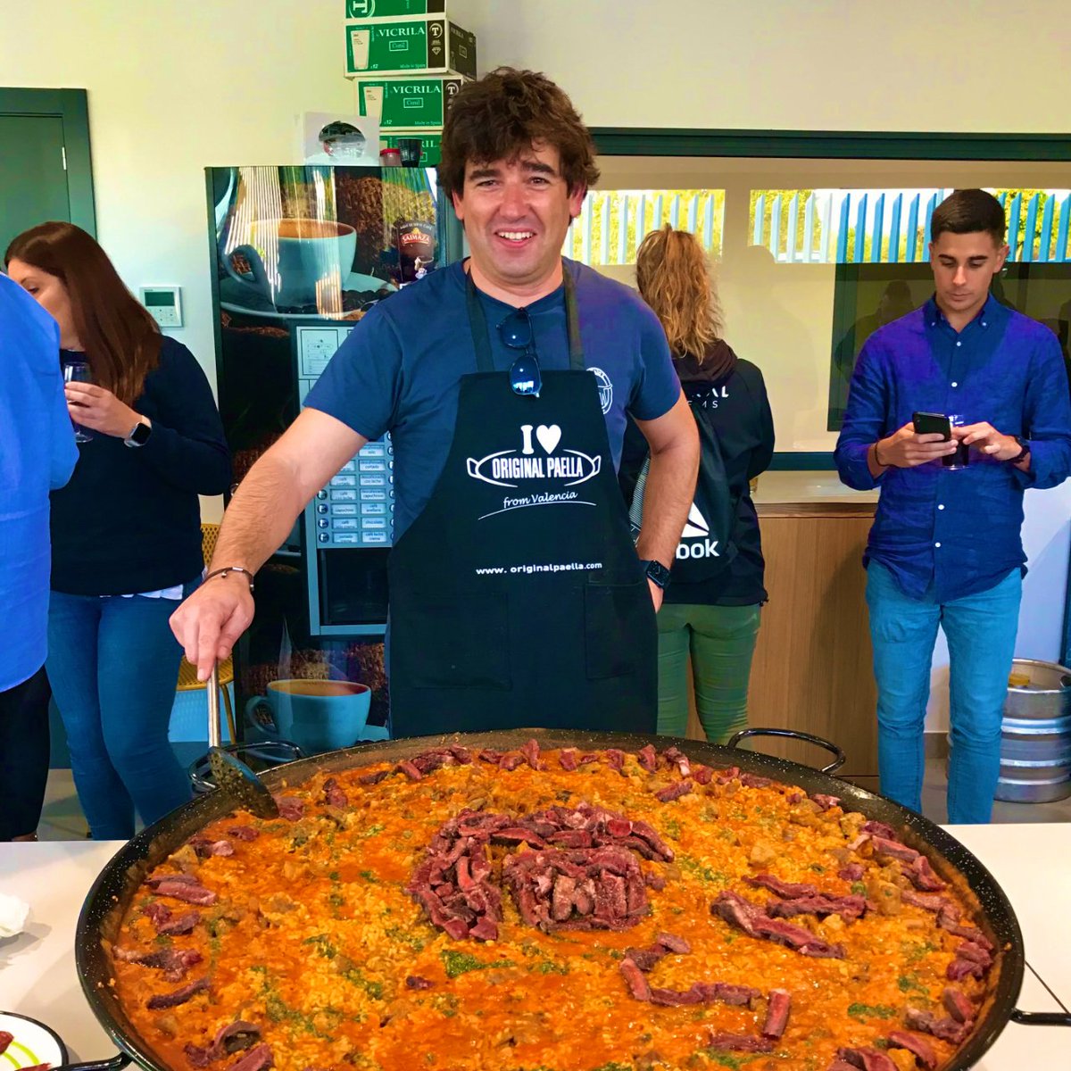 NaturalSystemsD's tweet photo. Hace poco volvimos a celebrar nuestras famosas Paellas Natural Systems.
Fue un día de convivencia para recordad, ¡tenemos que repetir!
Por cierto, estaba riquísima.
#horticultura #horticulture #team #powerfulteam #equipazonatural #equipo #ViernesNatural https://t.co/GCZjiaJ2ef