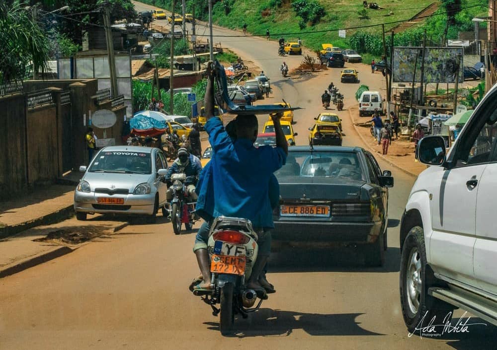 mboapic's tweet photo. Le transport des marchandises ou autres objets en moto: #equilibre😉🇨🇲🤩

Balade dans les rues de #Yaoundé 

Découvrir le #Cameroun🇨🇲➡😱🌇
Welcome to #Cameroon

#voyage #trip #photographer #studionrc #travelphotography #mboapic #street #roadtrip #moto #igers
#BaladeAuCameroun https://t.co/ko7KApE16t