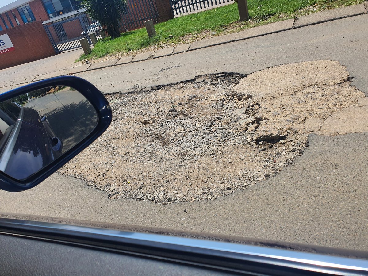 Thabo Moeketsi tweet media