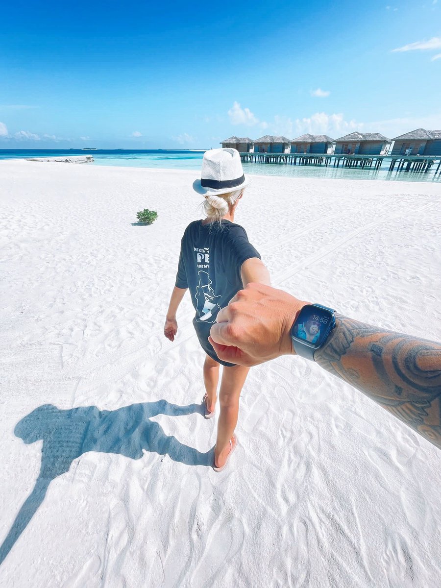 Tishran's tweet image. She Knows 🦍