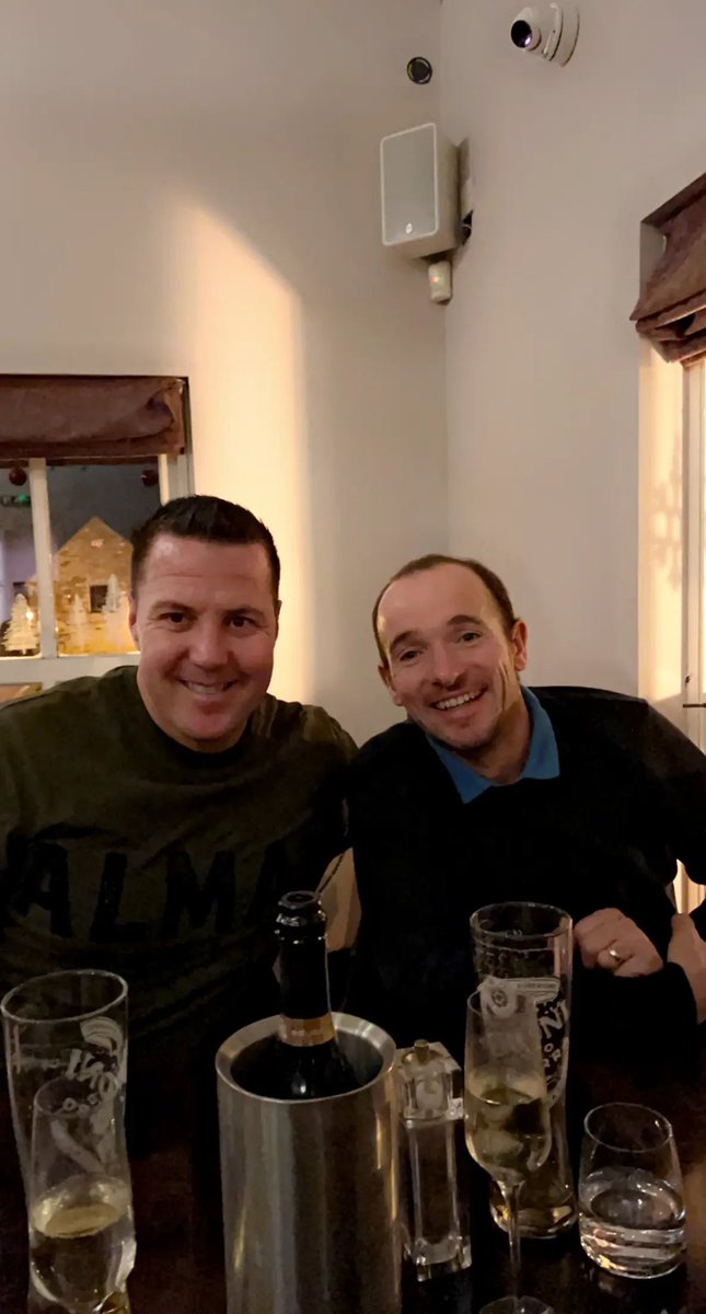 Such a lovely evening with fabulous friends <a href="/CarrieanneHyde/">sweet dubs</a> 🎄🤍🎄🤍 #Christmas2021 get together 🤶🌲🎅🎄 x x x