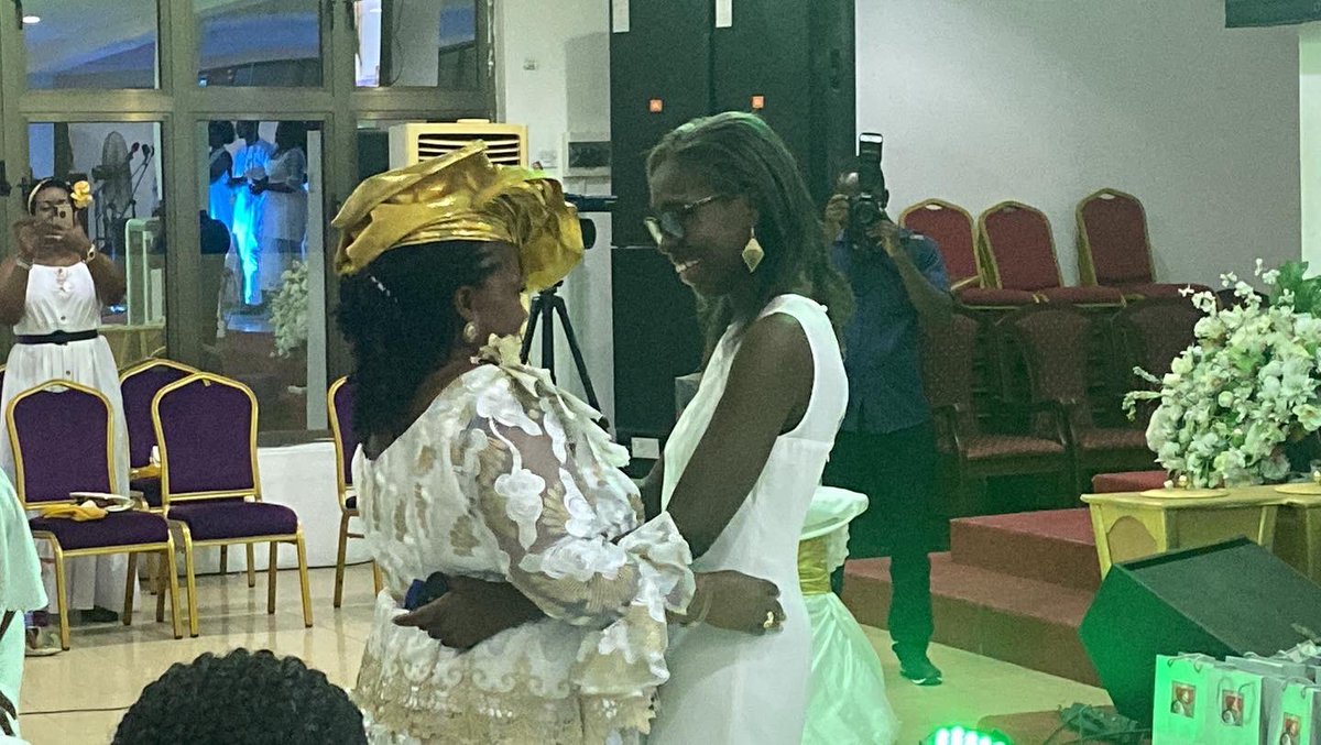 berniceoffei_'s tweet photo. My sister Helena Rhabbles. God bless you bountifully 

60 years young 

#BerniceOffei
#HoldOnFast 
Christmas #Christmas2021 #birthdaygirl https://t.co/N2cLjtF99t