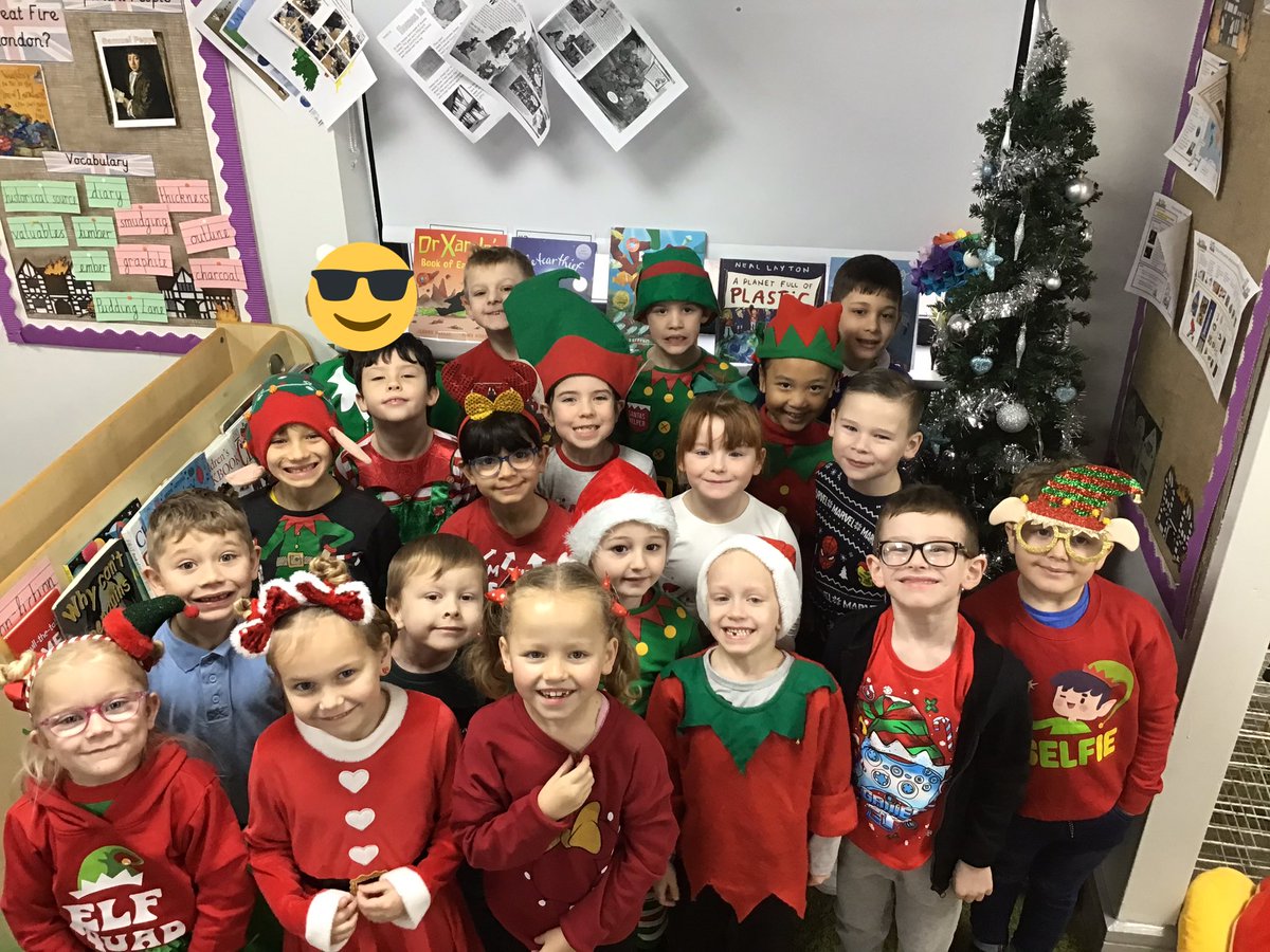 EPA_Y1_Y2's tweet photo. #ElfDay for @alzheimerssoc in #EPAOctopus class today #TakeAnElfie @DeltaEstcourt https://t.co/TahMXhODCC