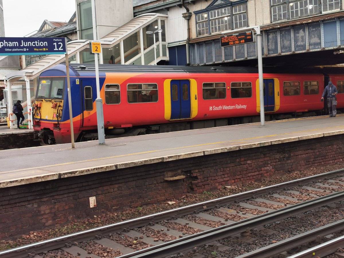 Robster2337's tweet image. 5 mins at Clapham Junction #class377 #class455 #class456 @SW_Help @SouthernRailUK @JedKendray