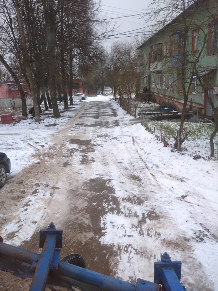 tulgilhoz's tweet photo. г. Тула, пос. Косая Гора, ул. Дронова, д. 5, 6, 8, 9: Механизированная уборка территории МКД от снега и наледи. @cityadmtula @Privadm @UATNTula @gilincp71 https://t.co/X3wX2vBn4Z