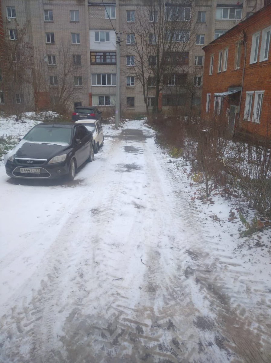 tulgilhoz's tweet photo. г. Тула, пос. Косая Гора, ул. Дронова, д. 5, 6, 8, 9: Механизированная уборка территории МКД от снега и наледи. @cityadmtula @Privadm @UATNTula @gilincp71 https://t.co/X3wX2vBn4Z