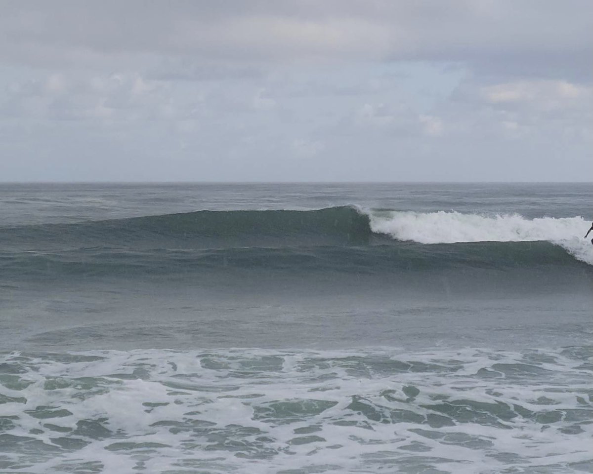 TK54460098's tweet photo. 海行きてーなー🏄‍♂️
先輩から送られてくる写メ🌊
良すぎやろ😳

肩が治るまでもうちょいの辛抱…
やっと肩が回せるようになってきた😁 https://t.co/osegSEZO9f