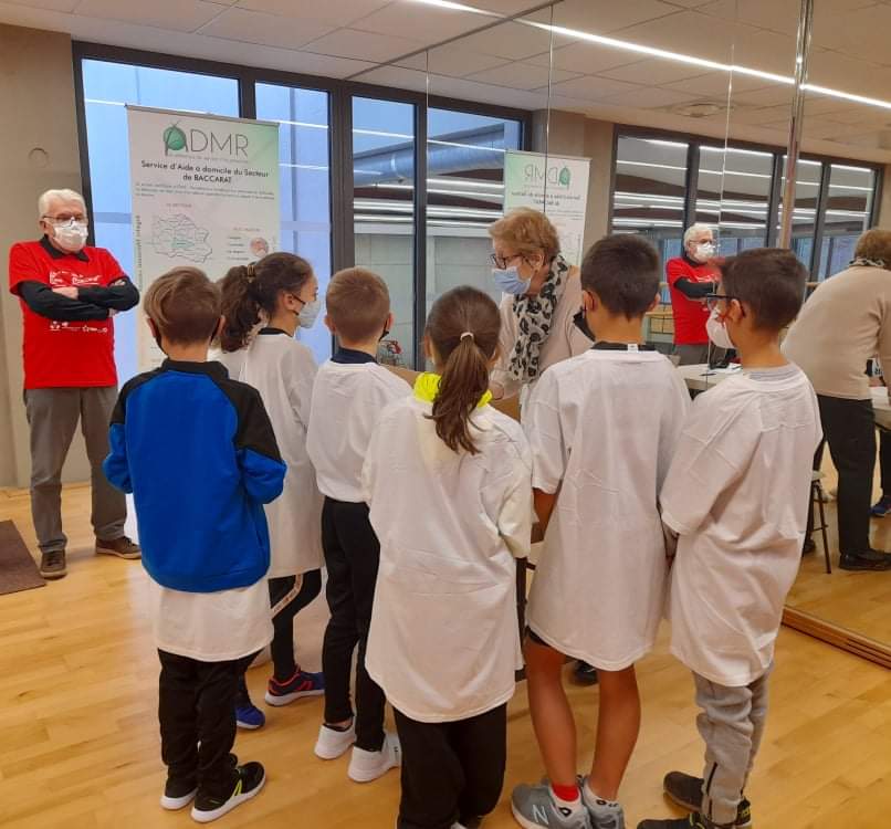 ADMR_54's tweet photo. 📣 L'ADMR de Baccarat est de retour sur les ateliers du challenge des champions après une pause forcée pour tous ! #ecoledeschampions #baccarat 🤝🧑‍🦽 https://t.co/rj2Tkxmtva
