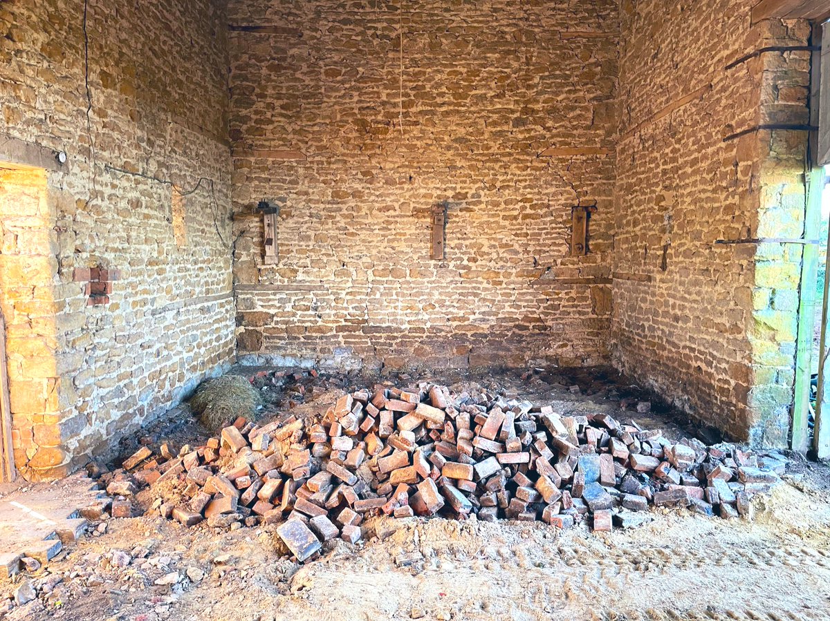 TheBarnHouseUK's tweet photo. What happened to the living room floor?! #TheBarnHouseUK https://t.co/iByZjB50Hr