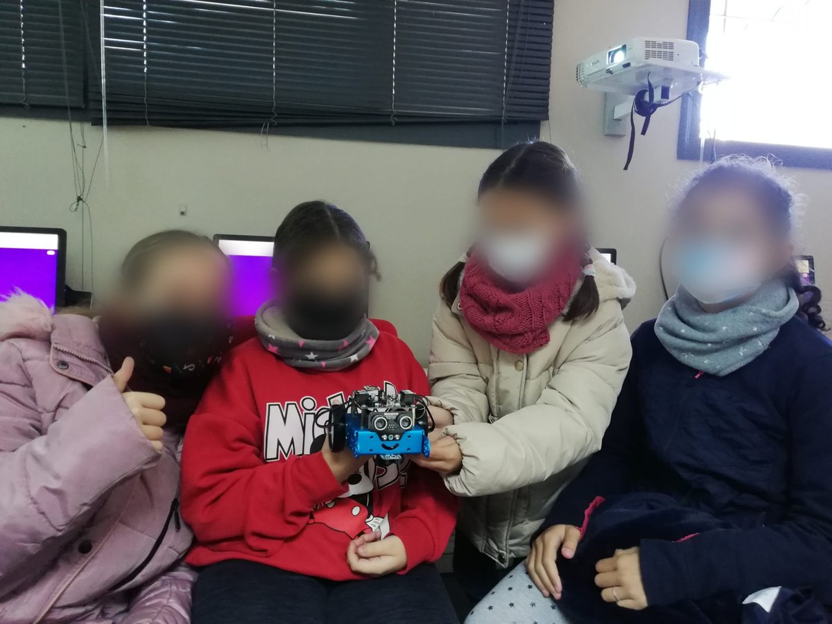 Taller de Robótica con Makeblock realizado en el <a href="/CGRealdlJara/">gUADALINFO dEL rEAL</a> , muchas gracias a <a href="/ecaljarafe/">ecaljarafe</a> por su sabiduría y a <a href="/realfegalo/">CEIP FedGarciaLorca</a> por su siempre predisposición a establecer sinergias con la comunidad educativa #hechoenguadalinfo #premioseducaciudad <a href="/AndaluciaJunta/">Junta de Andalucía</a>