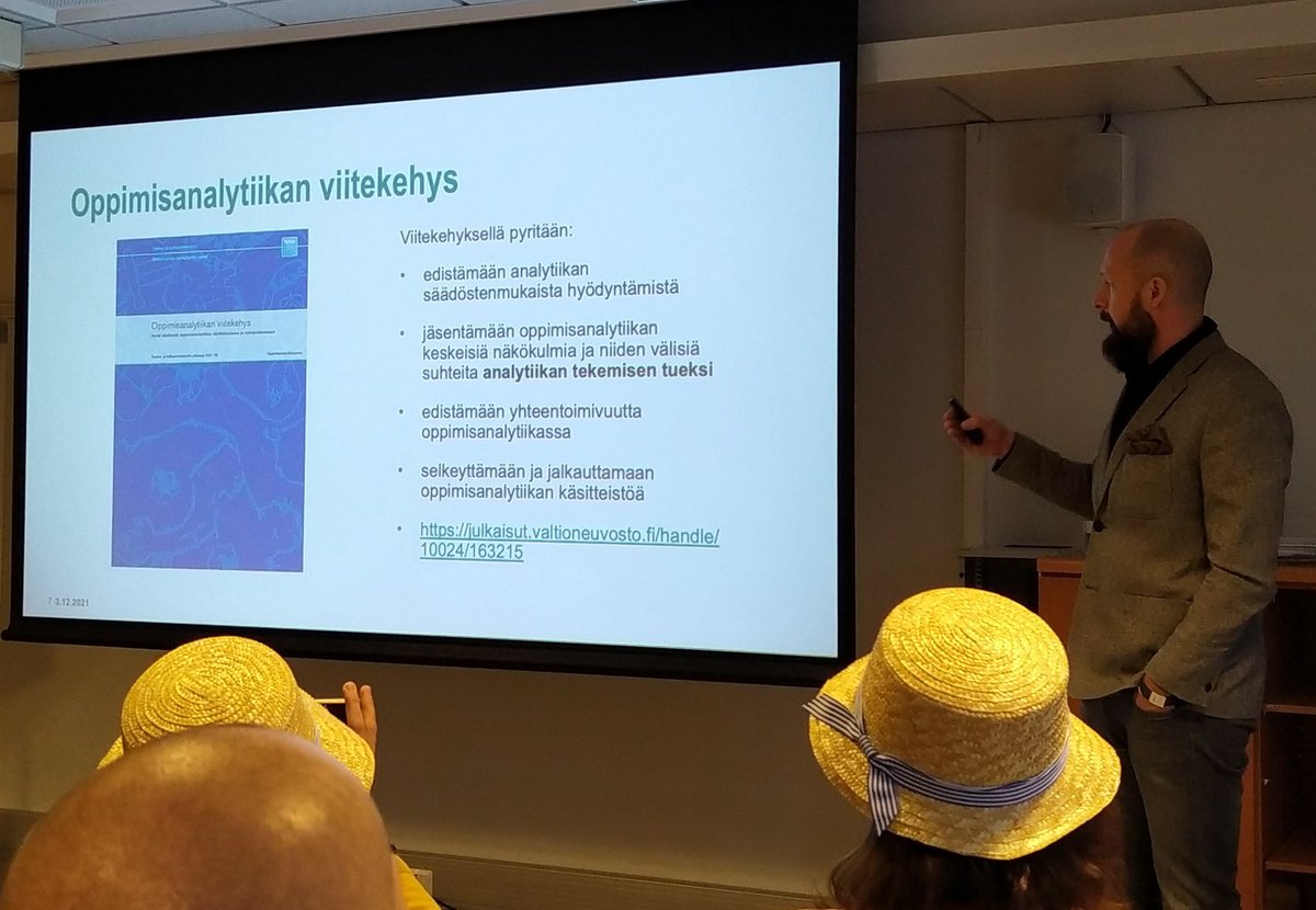 MikaSuutari's tweet image. Oppimisanalytiikan viitekehys. Kannattaa tutustua. @topilitmanen kertomassa viitekehyksestä ja sen aihealueista #itk2021 #oppimisanalytiikka