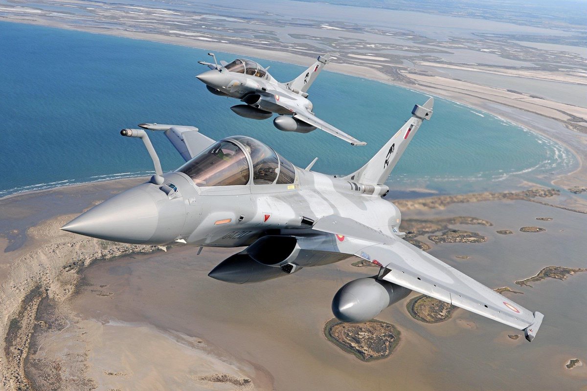livefist's tweet photo. BREAKING: United Arab Emirates orders 80 @Dassault_OnAir Rafale fighters, the largest export order thus far for the jet in what is has turned out to be a bumper year. [📸/Qatari Rafales] https://t.co/I9NdPnb9xu