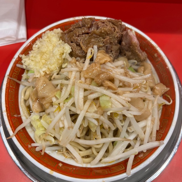 jirorianan's tweet photo. 小ラーメン at ラーメン タロー 蒲田の陣

11/17前回から２日後に再度訪問。

やっぱり美味い！

最初麺とスープとの絡まりが薄かったけど、食べ... #毎日がラーメン https://t.co/jhalqH636r https://t.co/iNqG9Ki8aY