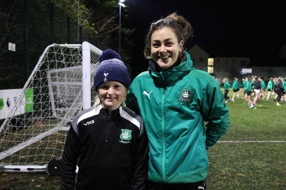 ArgyleWFC's tweet photo. ⚽️ Last night we were delighted to welcome footballer Izzy Oakes to join first team training 

🏴󠁧󠁢󠁥󠁮󠁧󠁿 Izzy has come through our LTPD programme and was recently called up to join the England Regional Emerging Deaf Football Talent Programme

🏆 Well done Izzy!

#pafc #England https://t.co/sQvDtYBd6w