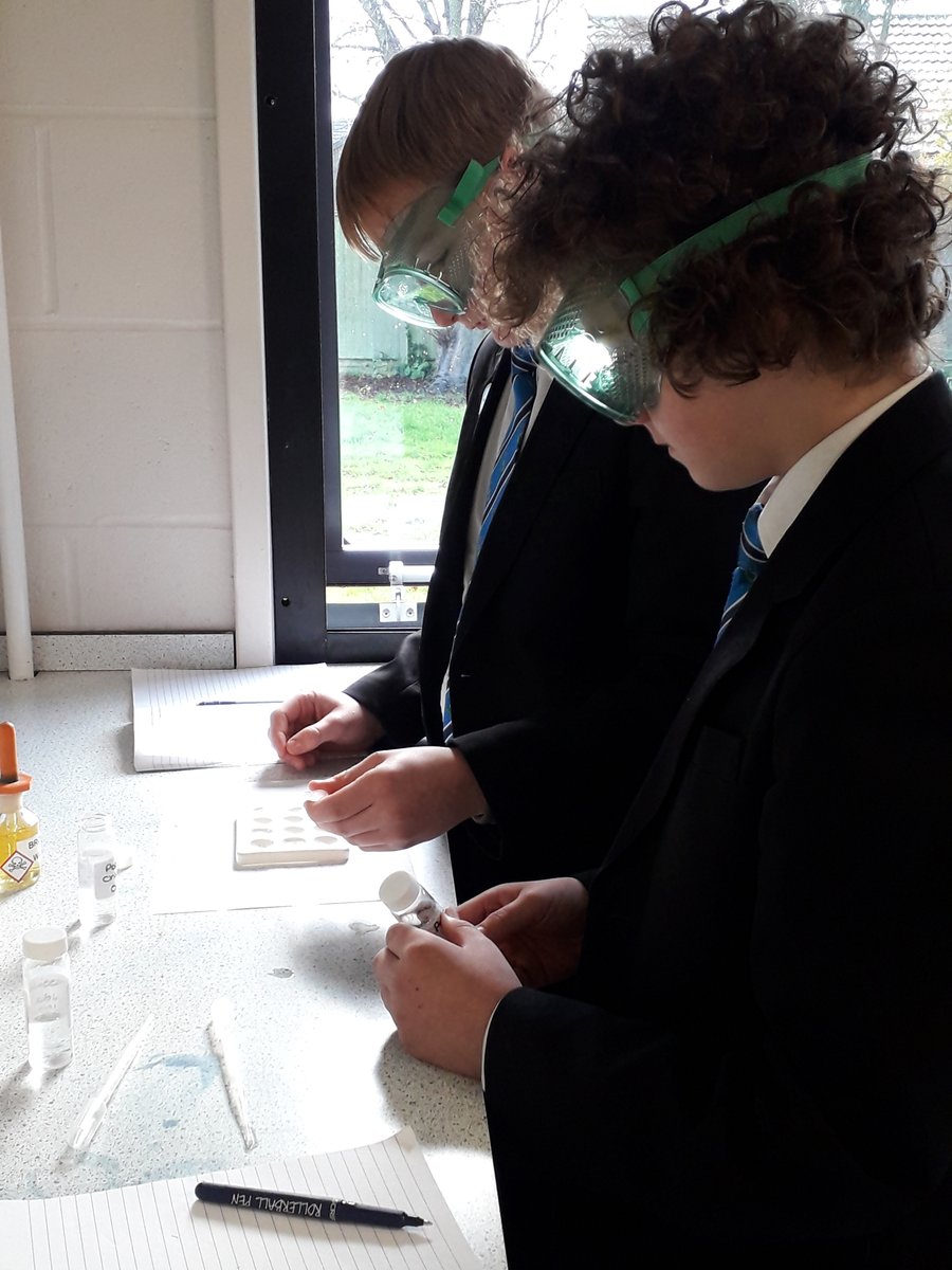 LouthAcademy's tweet photo. Year 9 students carrying out displacement reactions to find out which Group 7 element is the most reactive, based on the colour changes observed. #LAScience #displacementreaction https://t.co/6A1BAPzZ8F